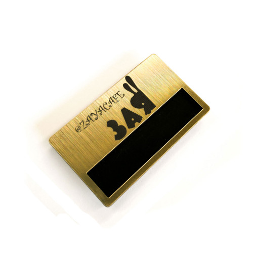 Бейдж с окном, 2-слойный пластик, гравировка